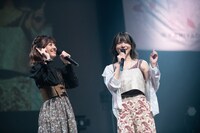 羽島みき（左）、羽島めい（右）の羽島姉妹。