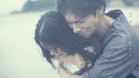 saji「瞬間ドラマチック」ミュージックビデオより。