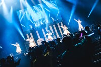 真っ白なキャンバス「君と生きる」の様子。（写真提供：キングレコード）