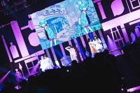 真っ白なキャンバス「君と生きる」の様子。（写真提供：キングレコード）