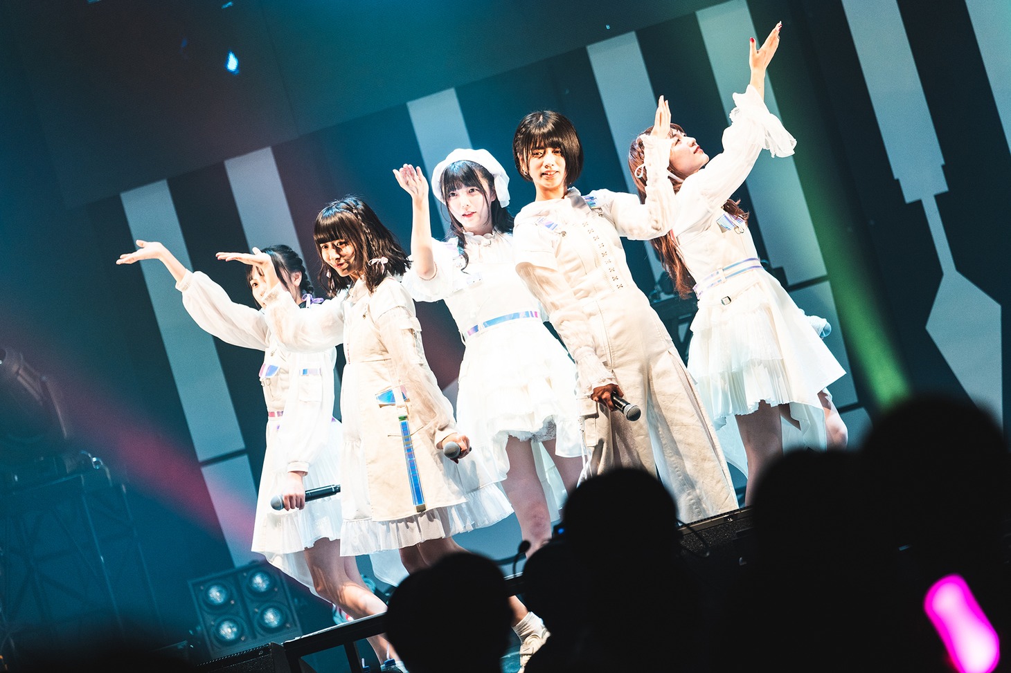 真っ白なキャンバス「君と生きる」の様子。（写真提供：キングレコード）