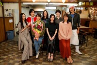 miletと「七人の秘書」のキャスト陣。 (c)テレビ朝日