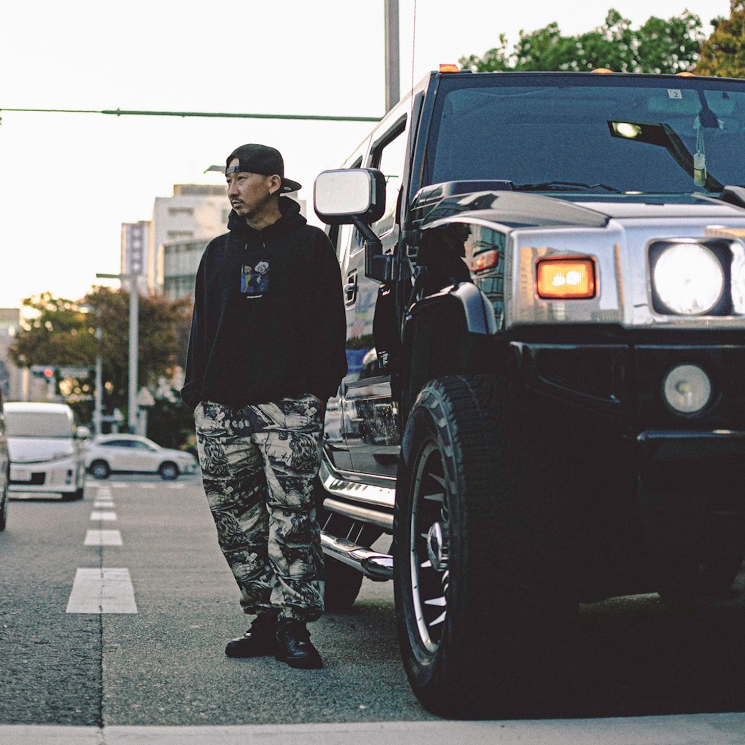 DJ RYOWとHUMMER H2。