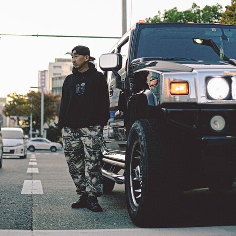 DJ RYOWとHUMMER H2。