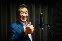 昨日11月19日に都内スタジオでボーカルトレーニングを行う加山雄三。