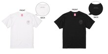 「櫻坂46カフェ」グッズのTシャツ。