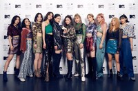 E-girls（撮影：田中聖太郎）