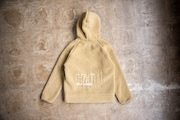 iriとHELLY HANSENのコラボウェア。