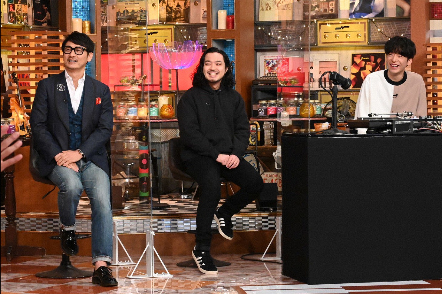 左から松尾潔、Creepy Nuts。(c)テレビ朝日
