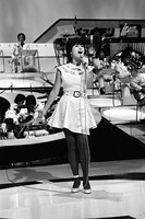 1983年放送「ザ・ベストテン」で「エスカレーション」 を歌う河合奈保子。