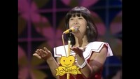 1981年放送「8時だョ！全員集合」で「スマイル・フォー・ミー」を歌う河合奈保子。