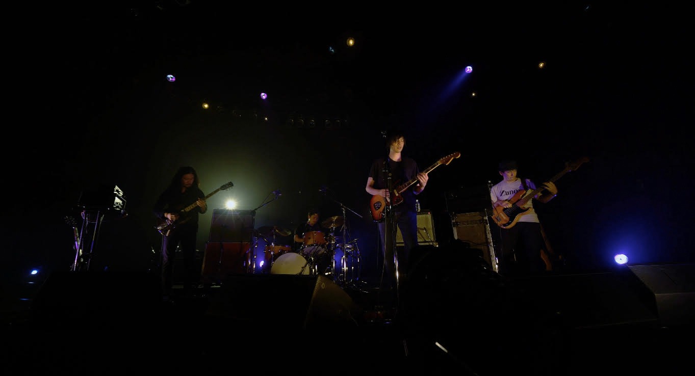 OGRE YOU ASSHOLE「朝 | morning after morning」ライブ映像より。