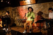 吉田山田「Home～高田馬場 四谷天窓～」の様子。（Photo by nishinaga "saicho” isao）