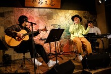 吉田山田「Home～高田馬場 四谷天窓～」の様子。（Photo by nishinaga "saicho” isao）