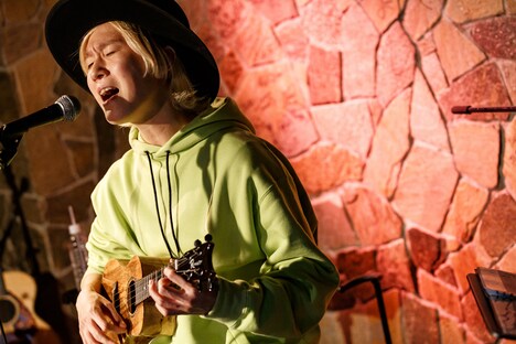 山田義孝（Vo）（Photo by nishinaga "saicho” isao）