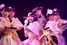 「BS11『虹マジ』Presents  定期配信公演『虹のコンキスタドール』ワンマンLIVE～大発表スペシャル～」の様子。（写真提供：KING RECORDS）