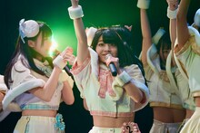 「BS11『虹マジ』Presents  定期配信公演『虹のコンキスタドール』ワンマンLIVE～大発表スペシャル～」の様子。（写真提供：KING RECORDS）
