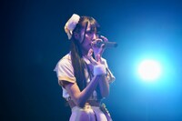 映画 「真･鮫島事件」の主題歌となるソロ曲「ツグム。」を初披露した清水理子。（写真提供：KING RECORDS）