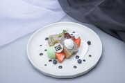 黒胡麻シフォンケーキ～杏仁クリームを添えて～（工藤大輝監修）
