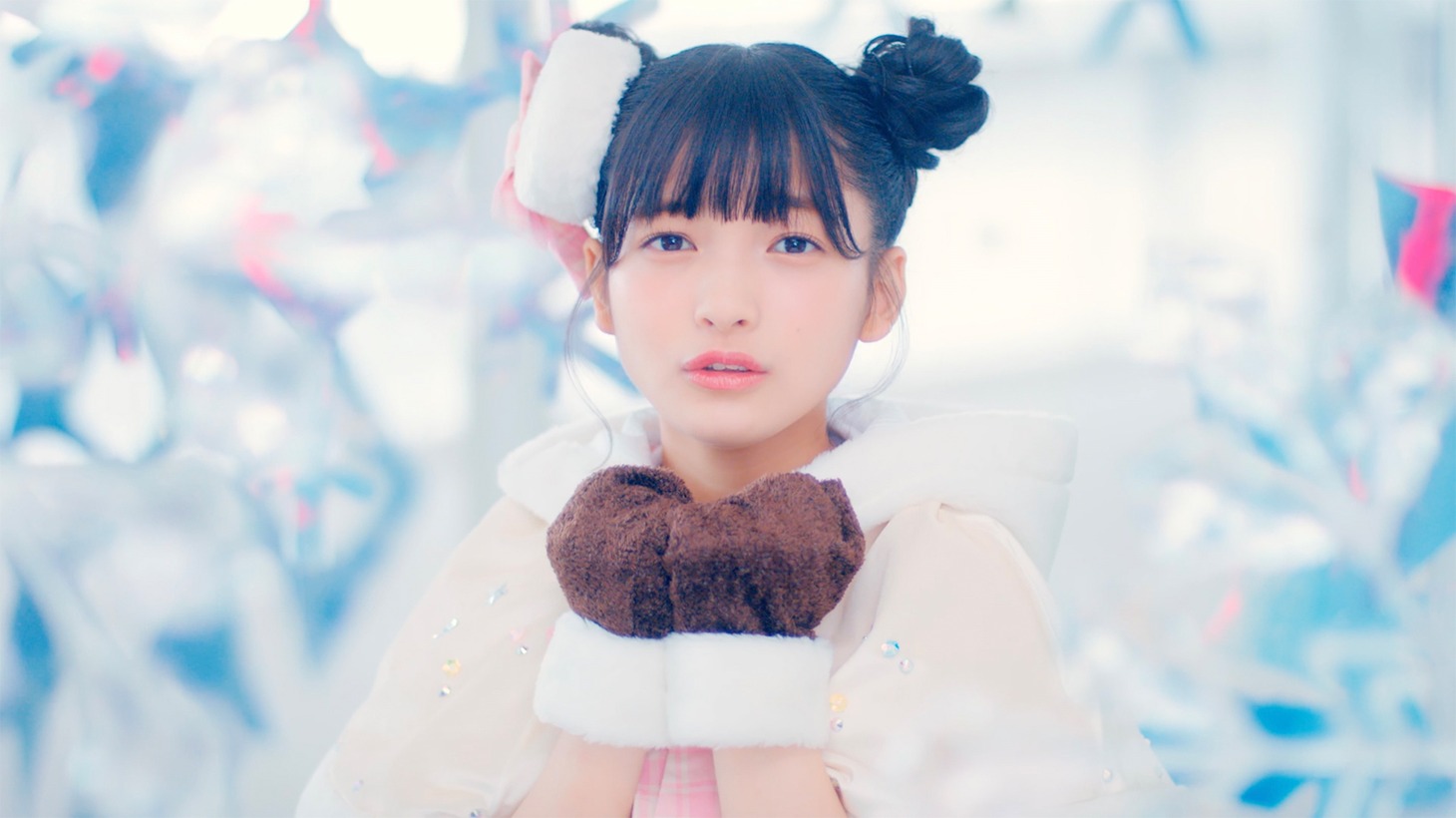 虹のコンキスタドール「恋・ホワイトアウト」ミュージックビデオのワンシーン。
