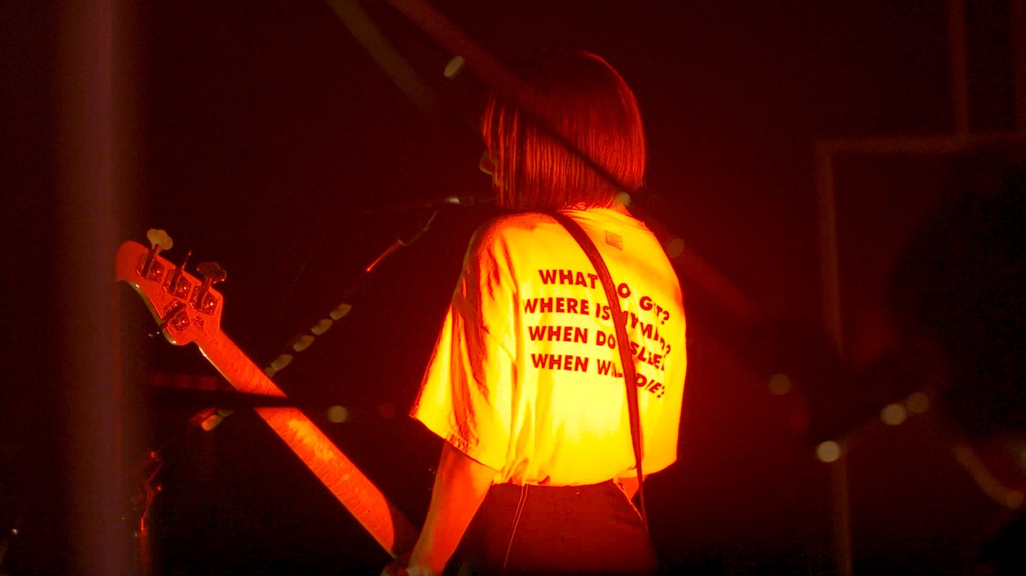 「LIFE IS HARD TOUR FINAL」より、「pistol in my hand」のパフォーマンスの様子。