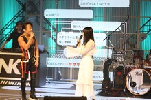 左から西川貴教、ASCA。