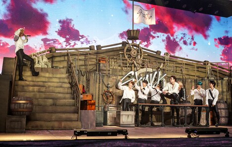 「Blueprint」を披露するStray Kids。(写真提供:JYP Entertainment)