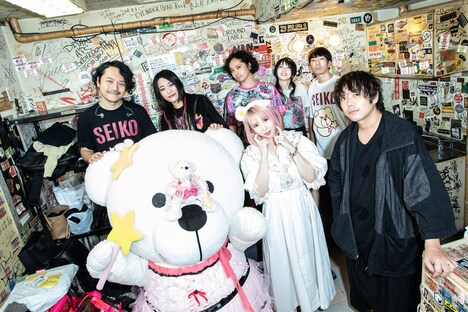 大森靖子「秘密の接触777 vol.2」バックステージの様子。（Photo by Masayo）