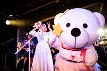 左から大森靖子、ゆるナナちゃん。（Photo by Masayo）