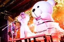 左から大森靖子、ゆるナナちゃん。（Photo by Masayo）