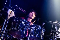 ピエール中野（Dr / シンガイアズ）（Photo by Masayo）