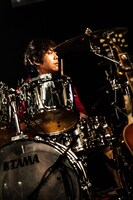 ピエール中野（Dr / シンガイアズ）（Photo by Masayo）