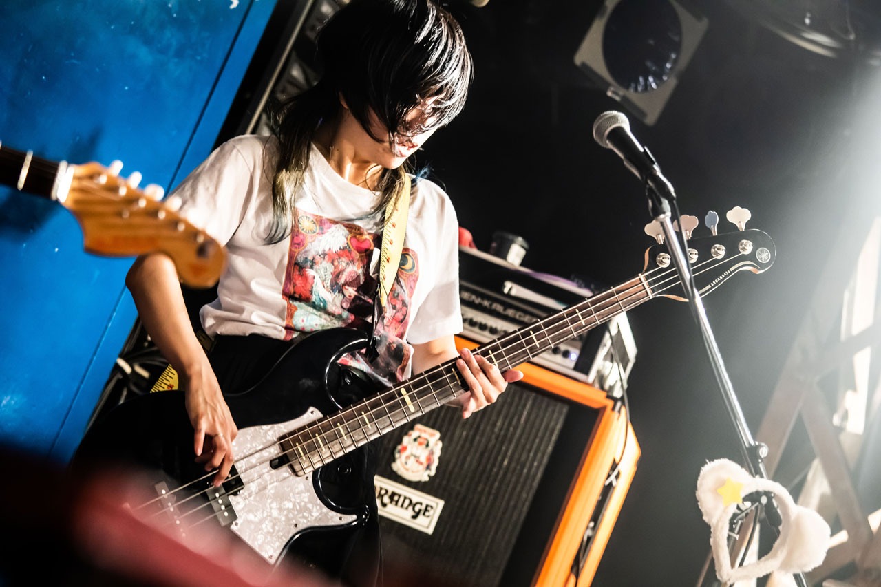 えらめぐみ（B / シンガイアズ）（Photo by Masayo）