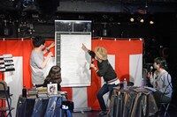 米米CLUBの年表を見てトークを繰り広げる出演者たち。左から遠山大輔、佐野郷子、西寺郷太、しまおまほ。