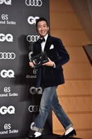 笑顔で登場した瑛人。