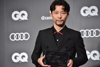 「GQ MEN OF THE YEAR 2020」を受賞した星野源。