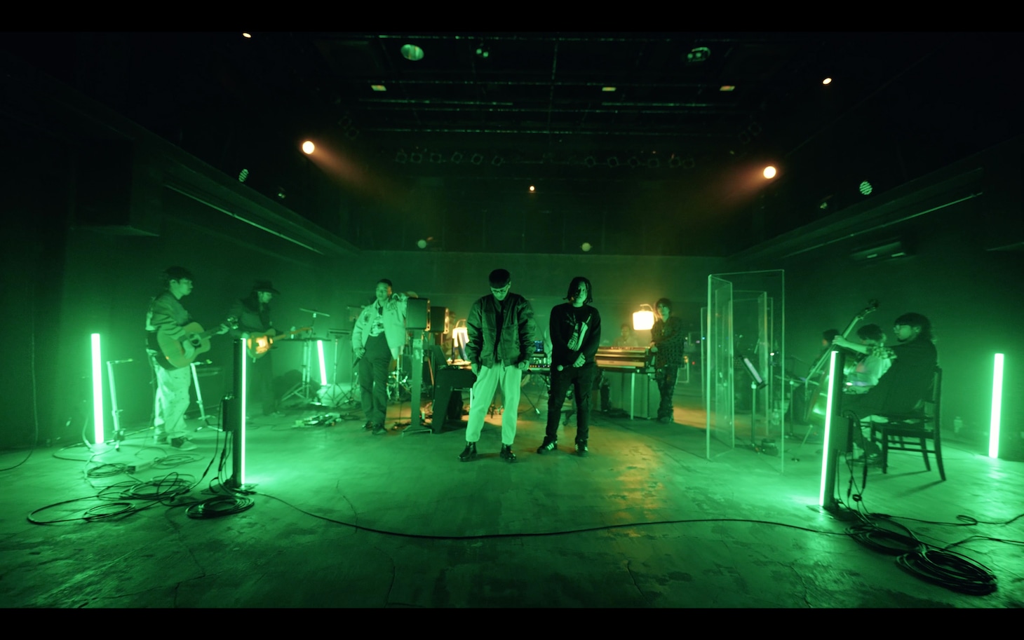 GeG「Merry Go Round feat.BASI,唾奇,VIGORMAN,WILYWNKA」スタジオライブ映像より。
