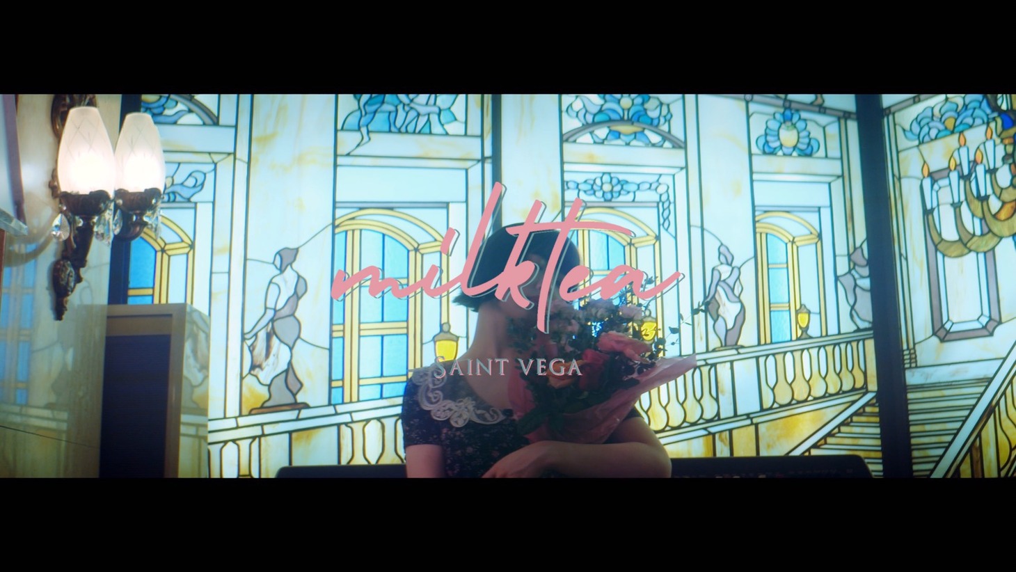 Saint Vega「昼下がりのミルクティー」ミュージックビデオのサムネイル。