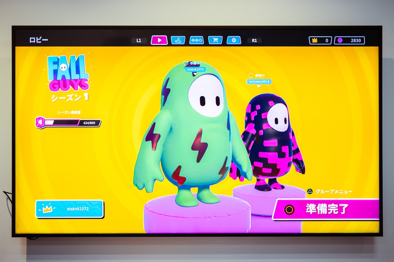 緑がのっちさん、黒が月ノさんのキャラクター。