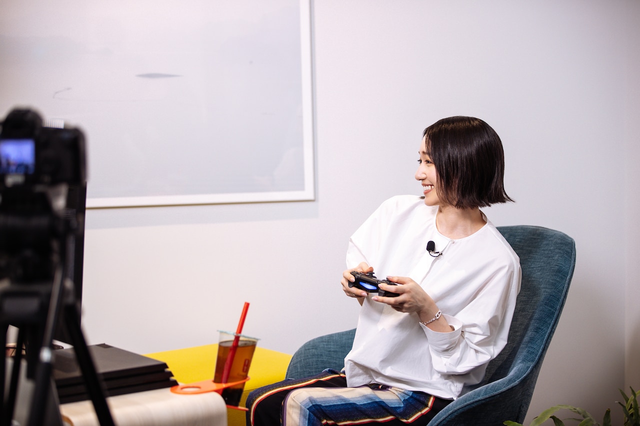 撃たれて思わず身を反らすのっちさん。