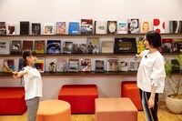 「旗上げ」の様子。