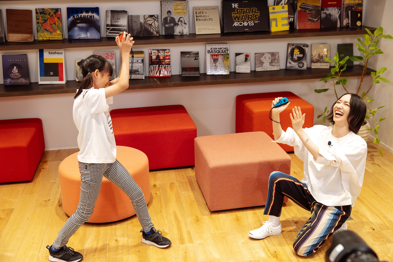 「真剣白刃取り」の様子。