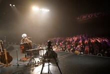 奥田民生「ひとり股旅 2020」Zepp Tokyo公演より。（Photo by Kenji Miura）
