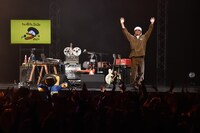 奥田民生「ひとり股旅 2020」Zepp Tokyo公演より。（Photo by Kenji Miura）