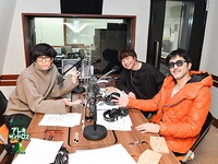 左から[Alexandros]の川上洋平、東京スカパラダイスオーケストラの茂木欣一、谷中敦。