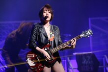 中尊寺まい（Vo, G）（撮影：にしゆきみ）