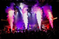 ベッド・イン「“THIS IS ROCK” 特別公演 ～スペシャル☆バブルナイト～」の様子。（撮影：にしゆきみ）