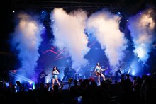 ベッド・イン「“THIS IS ROCK” 特別公演 ～スペシャル☆バブルナイト～」の様子。（撮影：にしゆきみ）