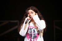 涙を浮かべる益子寺かおり（Vo）。（撮影：にしゆきみ）