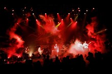 ベッド・イン「“THIS IS ROCK” 特別公演 ～スペシャル☆バブルナイト～」の様子。（撮影：にしゆきみ）